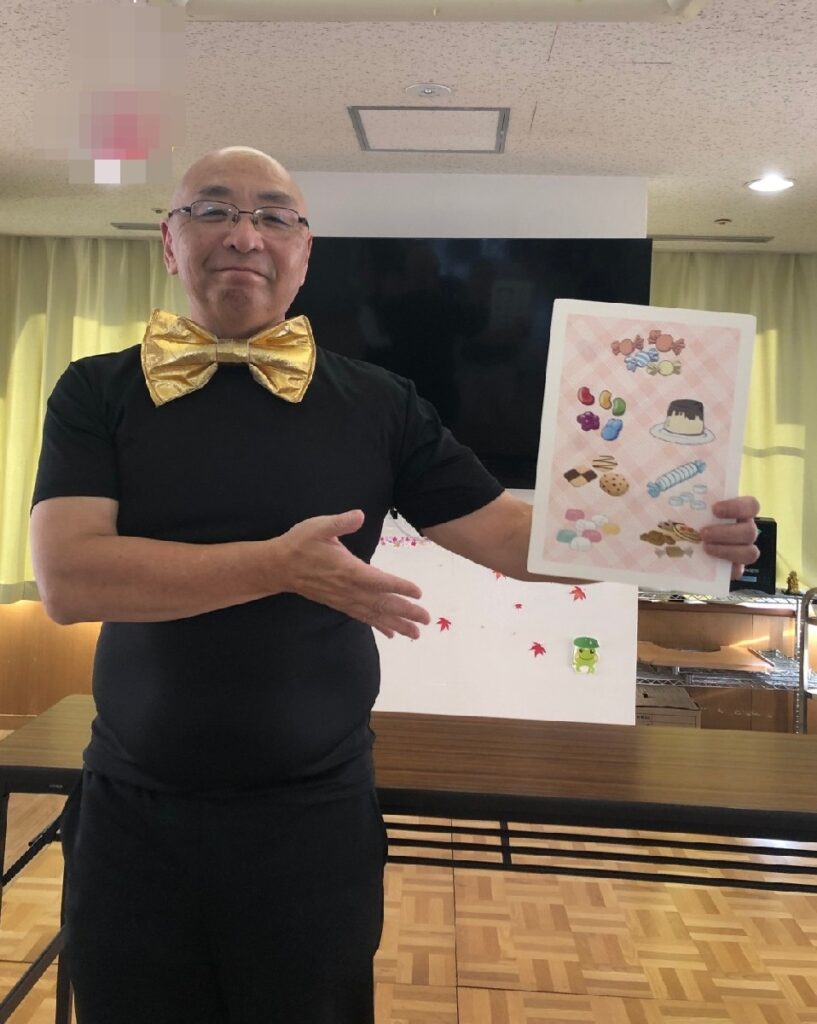 お客さんが心の中でイメージしたお菓子を当てるマジックです。