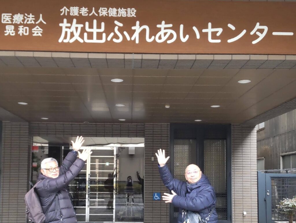 大阪城東区の老人施設でのボランティア・マジックショー。みなさん、マジックやウクレレで、大盛り上がりでした。