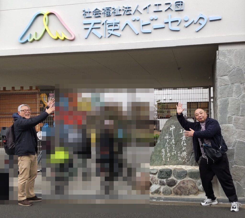 大阪此花区の保育園でのボランティア・マジックショー。子どもたち、みんな、大喜びでした。