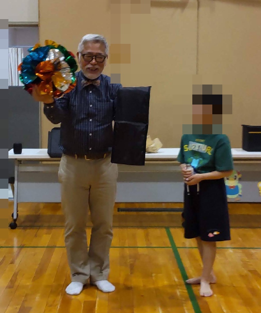 大阪市都島区子ども子育てプラザでのボランティア・マジックショー。水のルーティーンというマジックです。