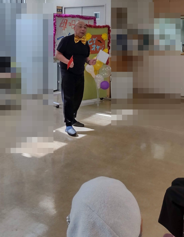 大阪市東住吉区の老人施設で、ボランティア・マジックショーをしてきました。マインドフラッグというマジックです。